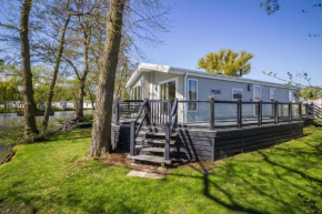 Stunning Lodge Boasting Lake Views At Weely Bridge Holiday Park Ref 69005L